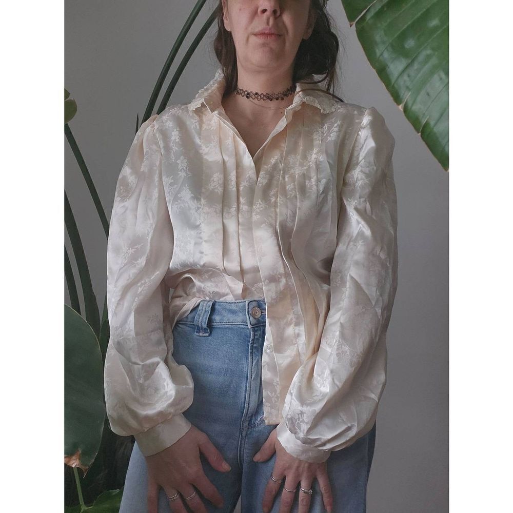 Satin 80s Pleated Button Up Shirt Peach Cream Floral Lace Vintage
